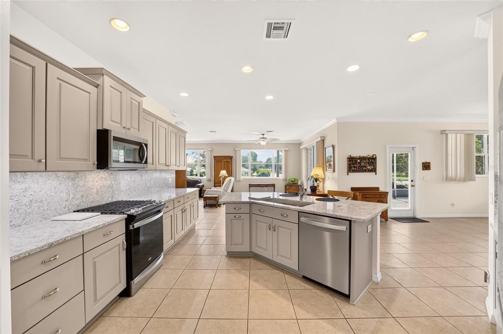 For Sale: $330,000 (3 beds, 2 baths, 2316 Square Feet)