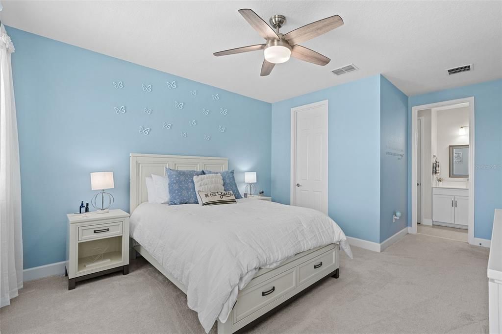 For Sale: $1,100,000 (4 beds, 3 baths, 4234 Square Feet)