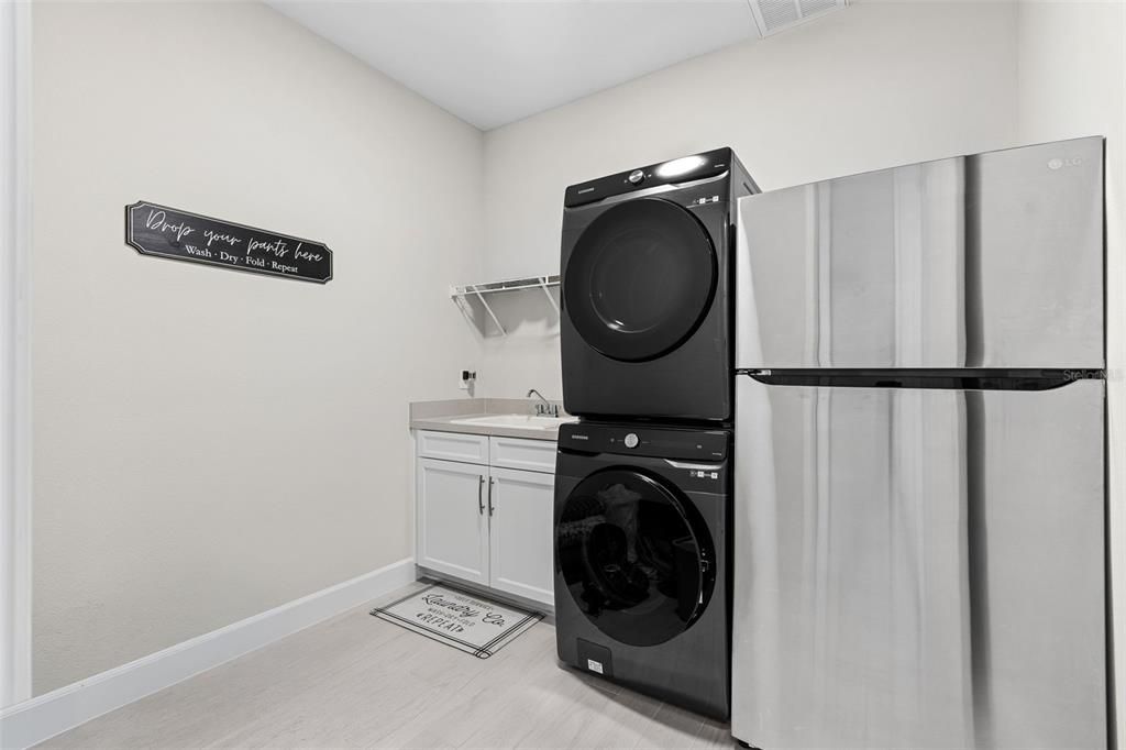 For Sale: $1,100,000 (4 beds, 3 baths, 4234 Square Feet)