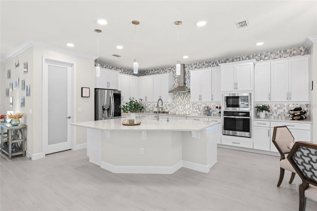 For Sale: $1,100,000 (4 beds, 3 baths, 4234 Square Feet)