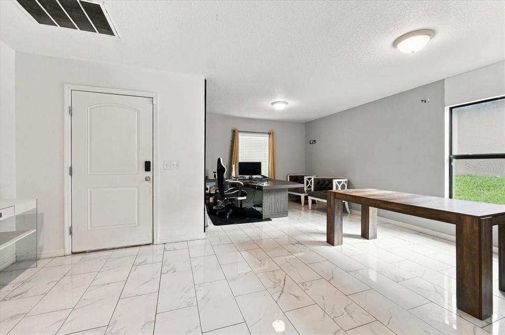 На продажу: $289,900 (4 спален, 2 ванн, 1863 Квадратных фут)