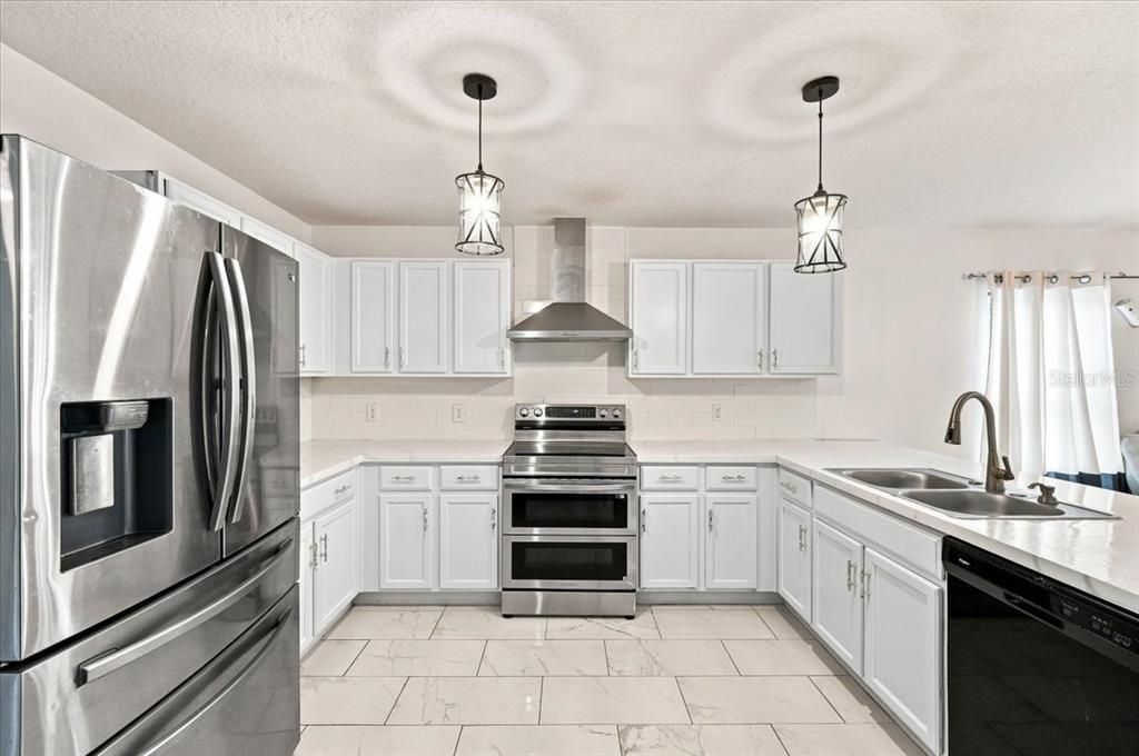 На продажу: $289,900 (4 спален, 2 ванн, 1863 Квадратных фут)