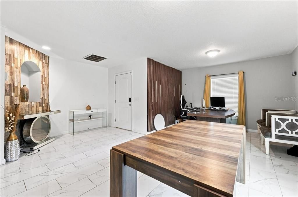 На продажу: $289,900 (4 спален, 2 ванн, 1863 Квадратных фут)