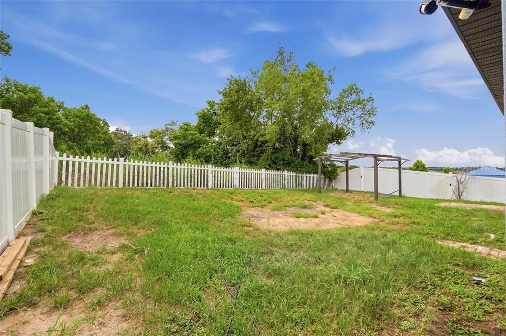 На продажу: $289,900 (4 спален, 2 ванн, 1863 Квадратных фут)