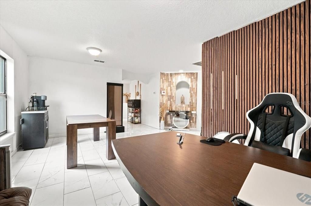 На продажу: $289,900 (4 спален, 2 ванн, 1863 Квадратных фут)