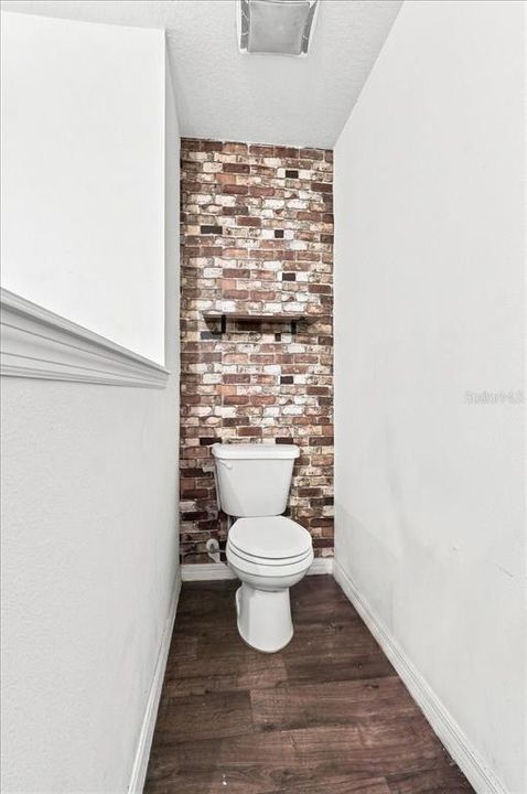 На продажу: $289,900 (4 спален, 2 ванн, 1863 Квадратных фут)