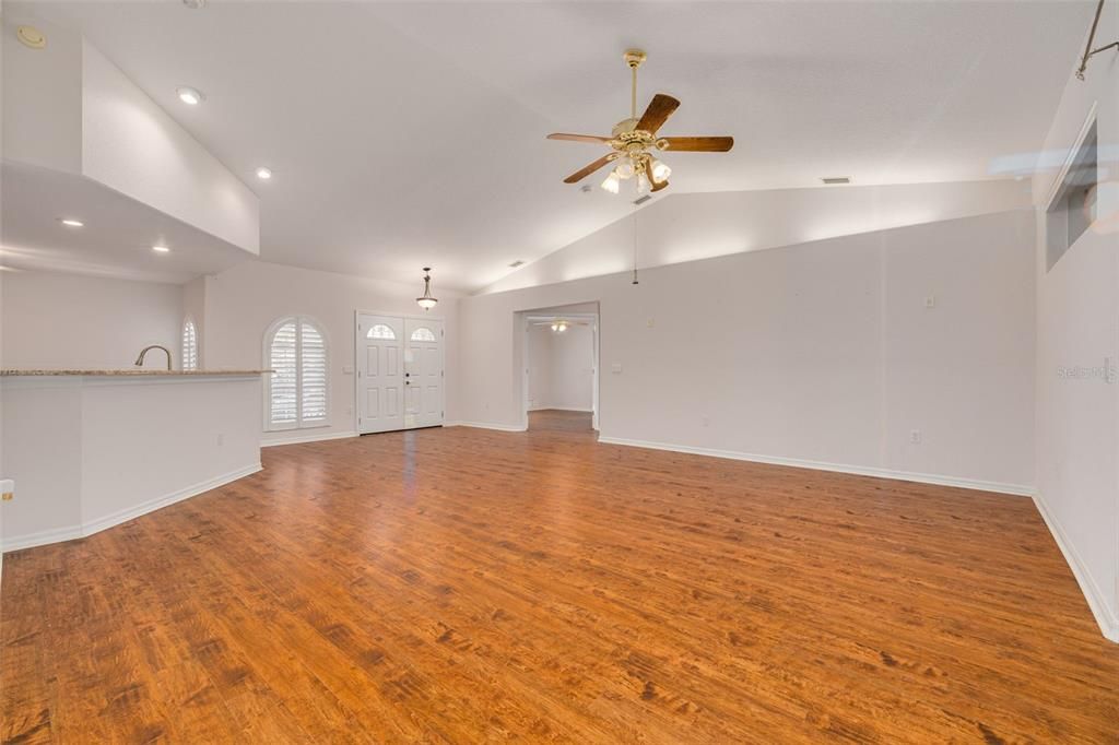 En Venta: $449,000 (3 camas, 2 baños, 1698 Pies cuadrados)