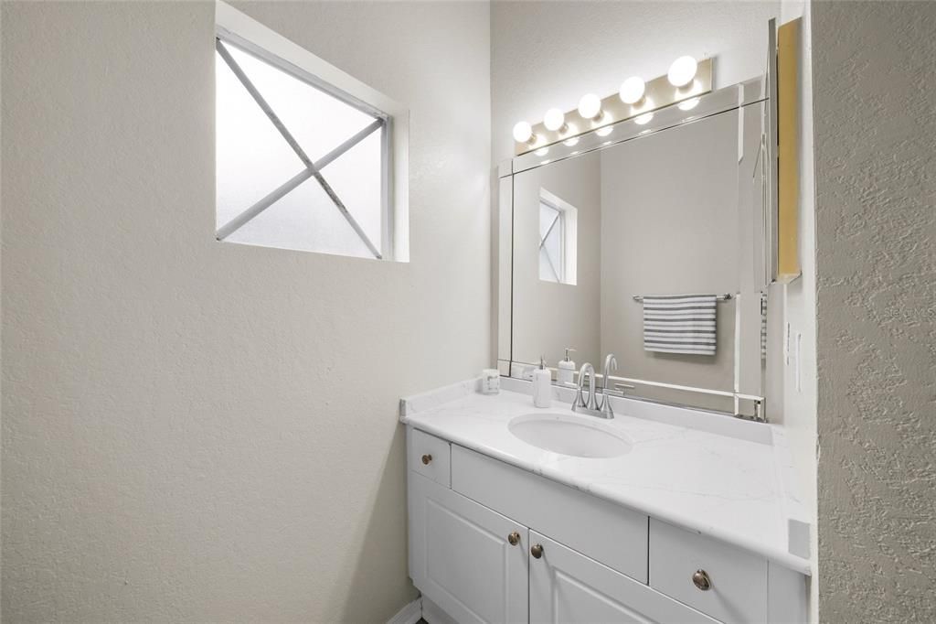 For Sale: $175,000 (2 beds, 1 baths, 1118 Square Feet)