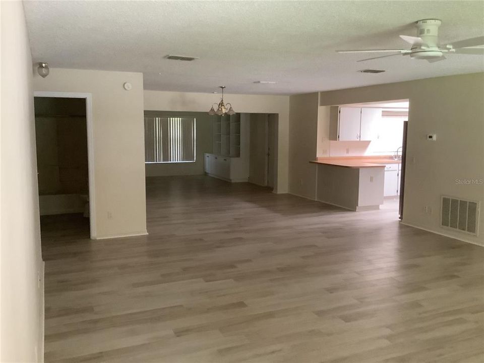 For Sale: $390,000 (2 beds, 2 baths, 2055 Square Feet)