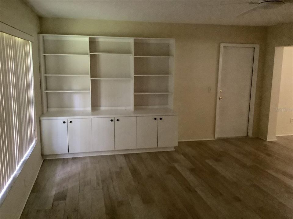 For Sale: $390,000 (2 beds, 2 baths, 2055 Square Feet)