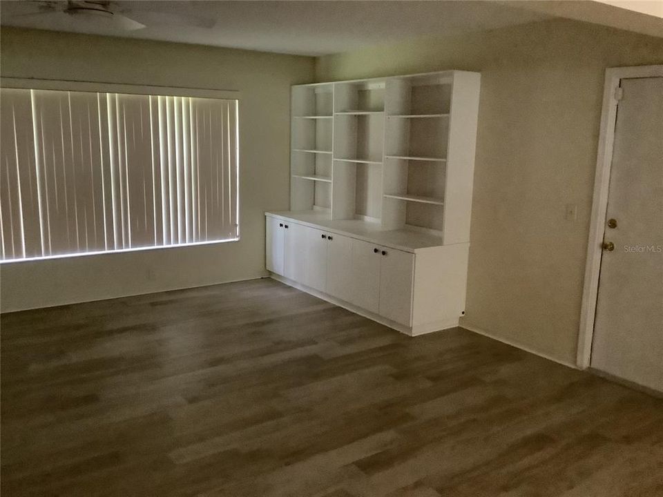 For Sale: $390,000 (2 beds, 2 baths, 2055 Square Feet)