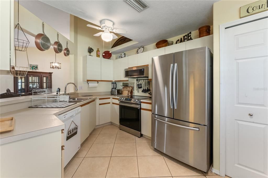 For Rent: $2,500 (2 beds, 2 baths, 1753 Square Feet)
