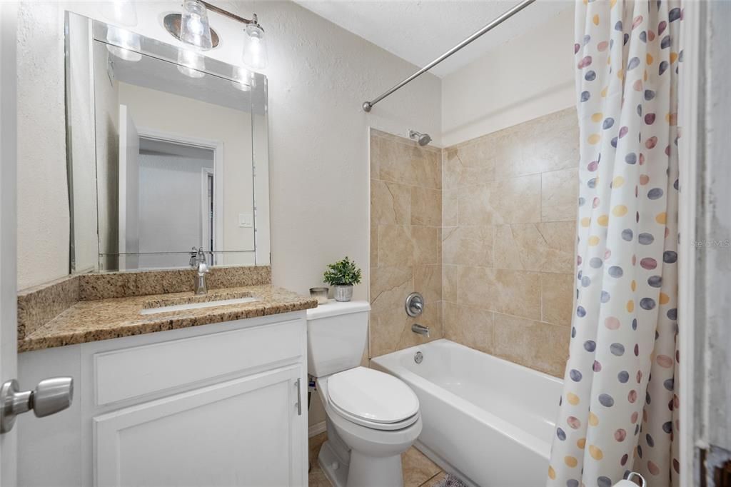 На продажу: $365,900 (3 спален, 2 ванн, 1326 Квадратных фут)