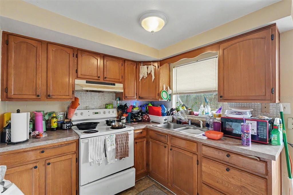 For Sale: $385,000 (4 beds, 0 baths, 1800 Square Feet)