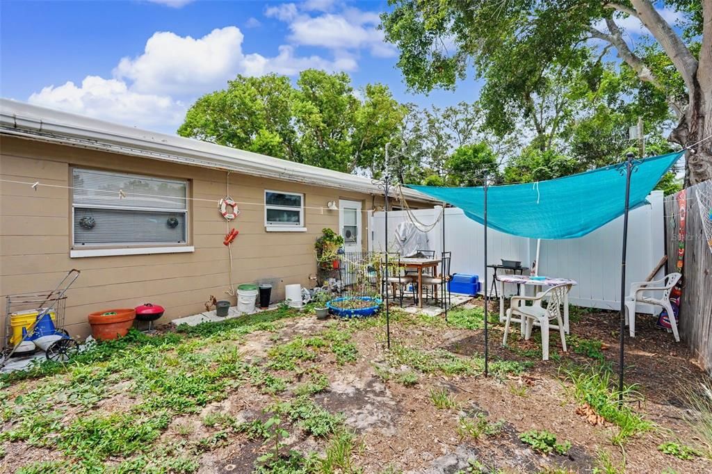 For Sale: $385,000 (4 beds, 0 baths, 1800 Square Feet)