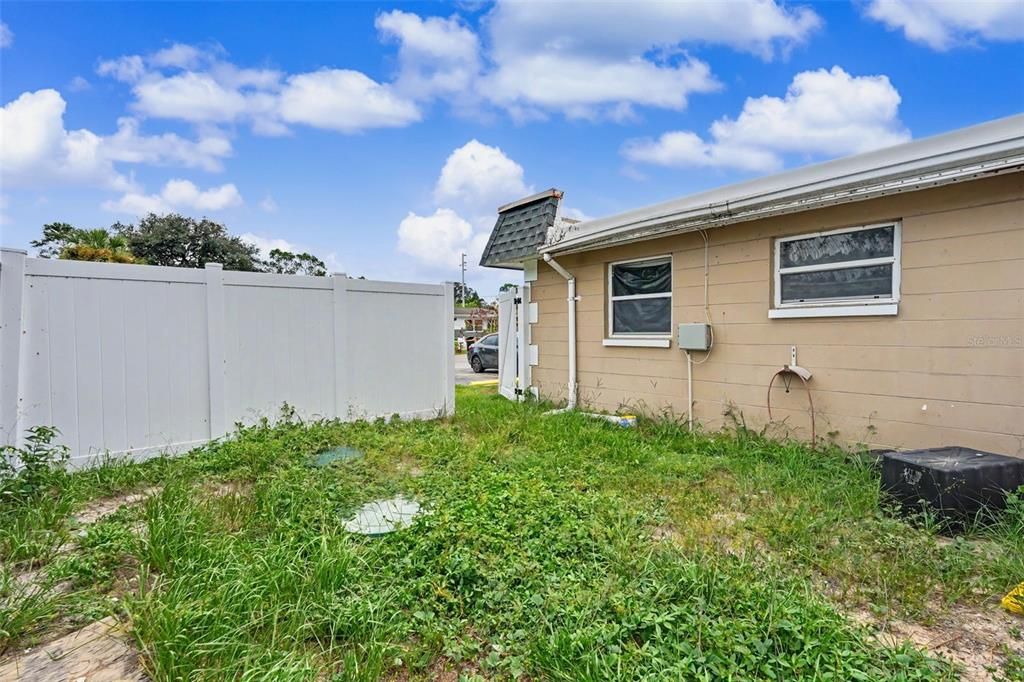 For Sale: $385,000 (4 beds, 0 baths, 1800 Square Feet)