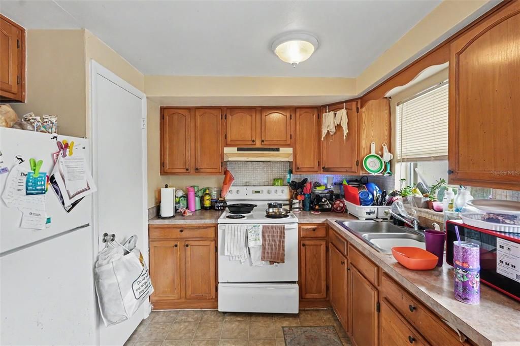 For Sale: $385,000 (4 beds, 0 baths, 1800 Square Feet)