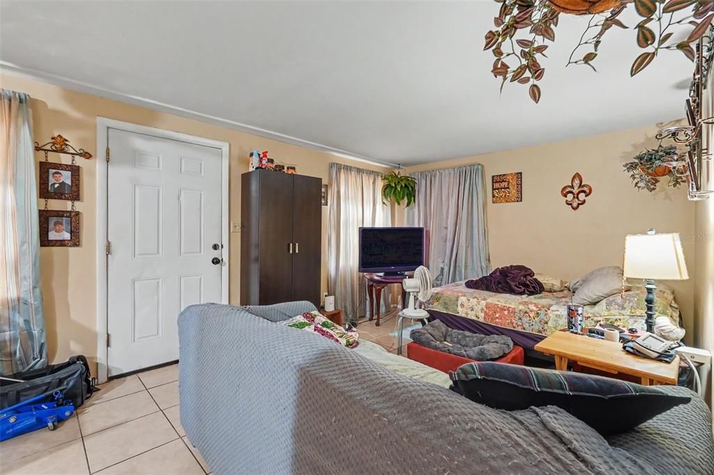 For Sale: $385,000 (4 beds, 0 baths, 1800 Square Feet)