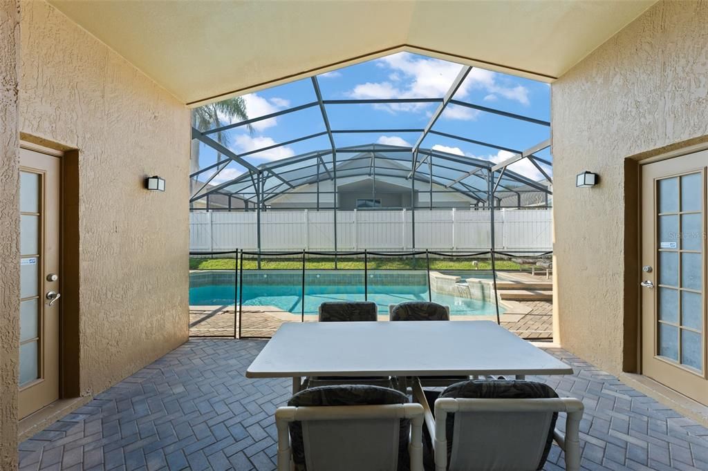 For Sale: $499,000 (5 beds, 4 baths, 2136 Square Feet)