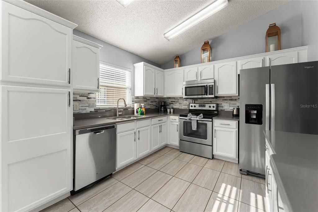 For Sale: $499,000 (5 beds, 4 baths, 2136 Square Feet)