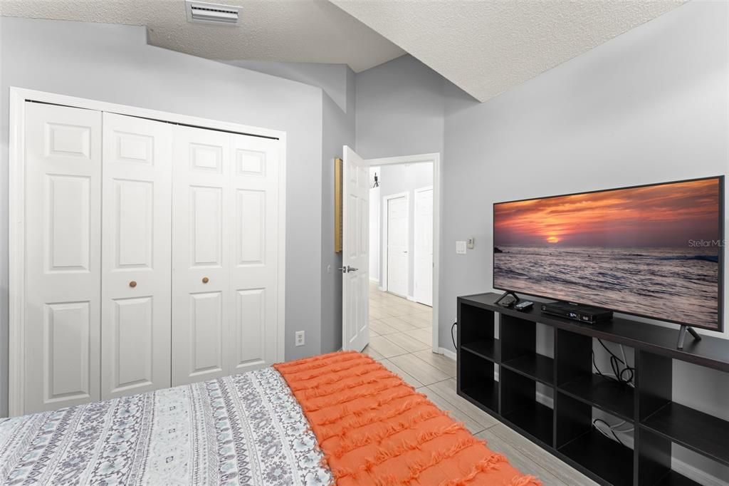 For Sale: $499,000 (5 beds, 4 baths, 2136 Square Feet)