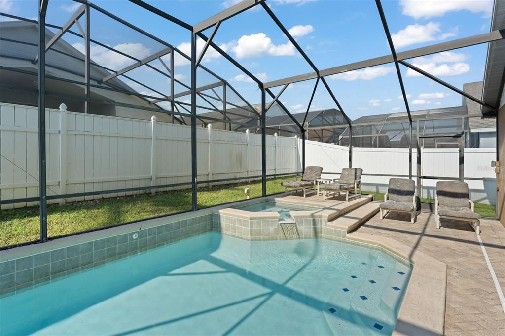 For Sale: $499,000 (5 beds, 4 baths, 2136 Square Feet)