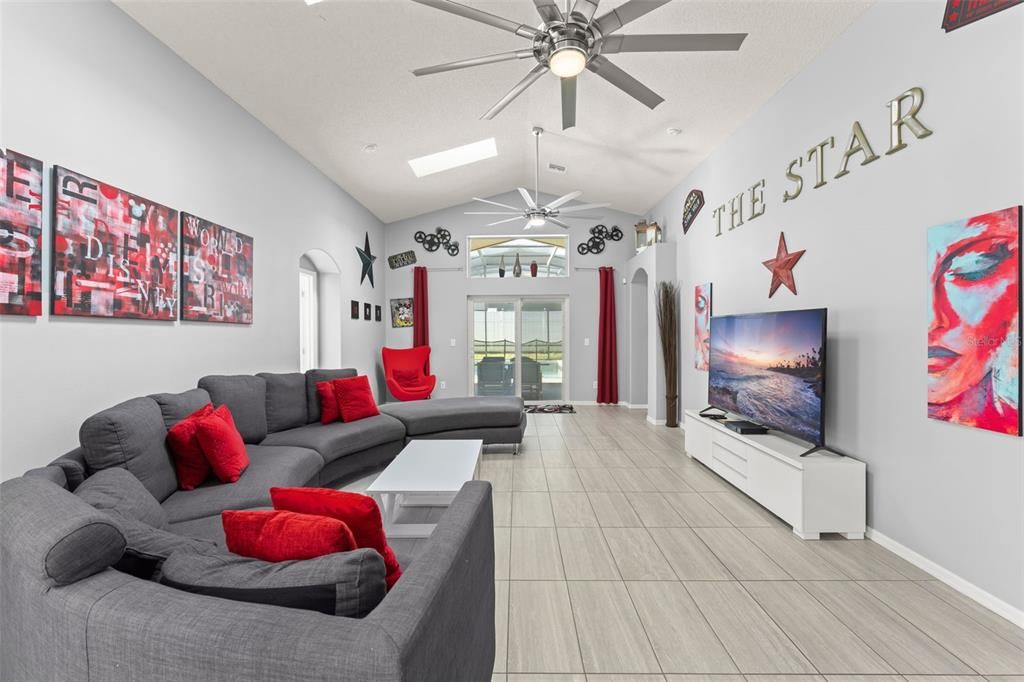For Sale: $499,000 (5 beds, 4 baths, 2136 Square Feet)