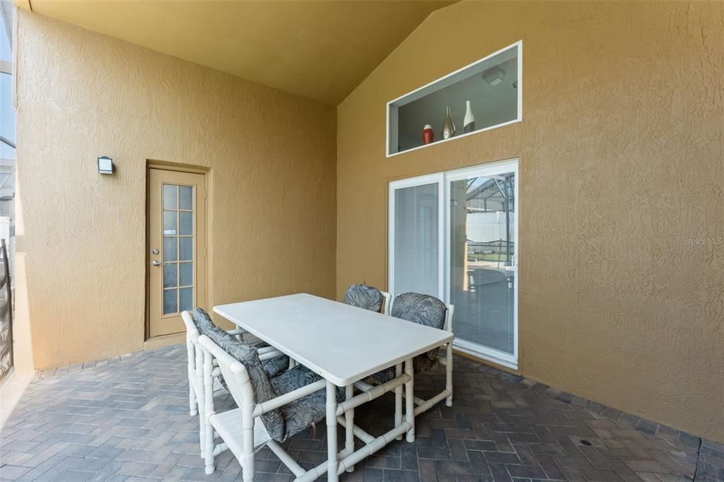For Sale: $499,000 (5 beds, 4 baths, 2136 Square Feet)