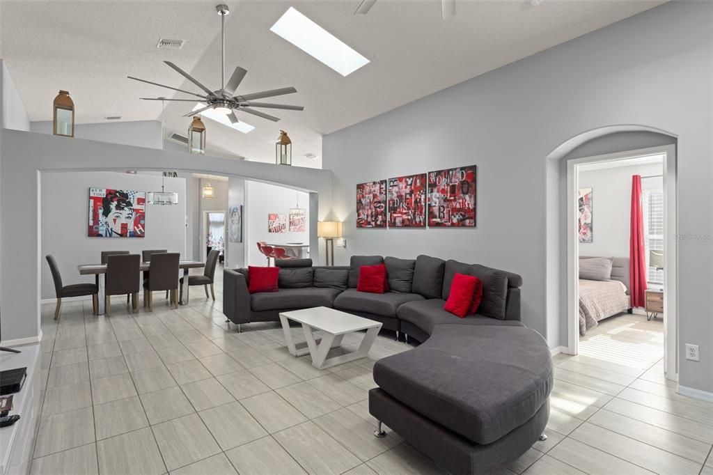 For Sale: $499,000 (5 beds, 4 baths, 2136 Square Feet)