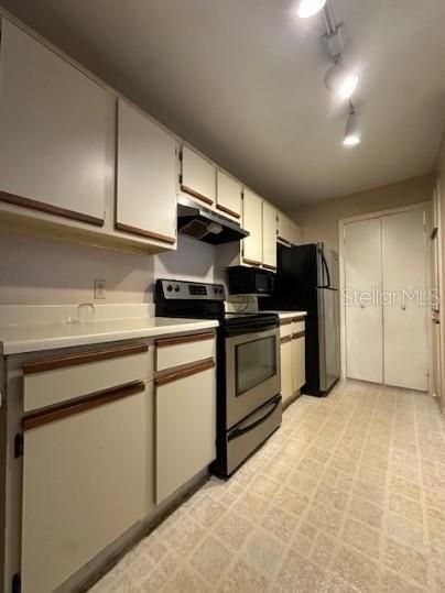 For Rent: $1,150 (1 beds, 1 baths, 580 Square Feet)
