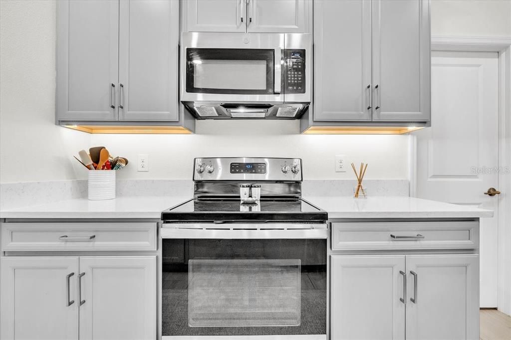 Active With Contract: $474,900 (3 beds, 2 baths, 2129 Square Feet)