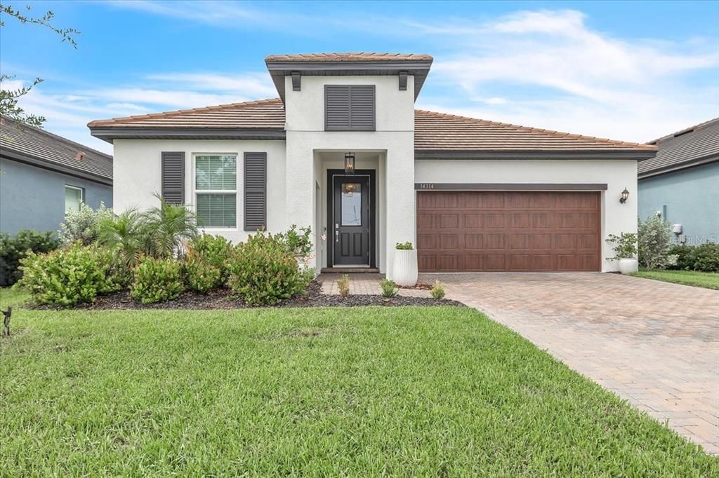 Active With Contract: $474,900 (3 beds, 2 baths, 2129 Square Feet)