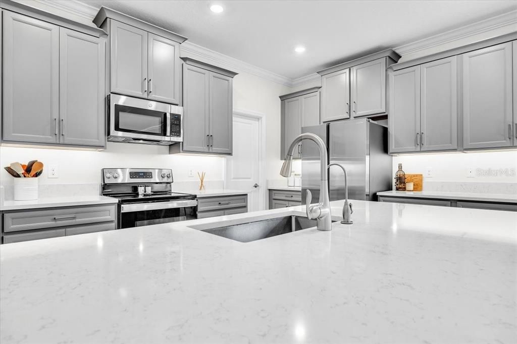 Active With Contract: $474,900 (3 beds, 2 baths, 2129 Square Feet)