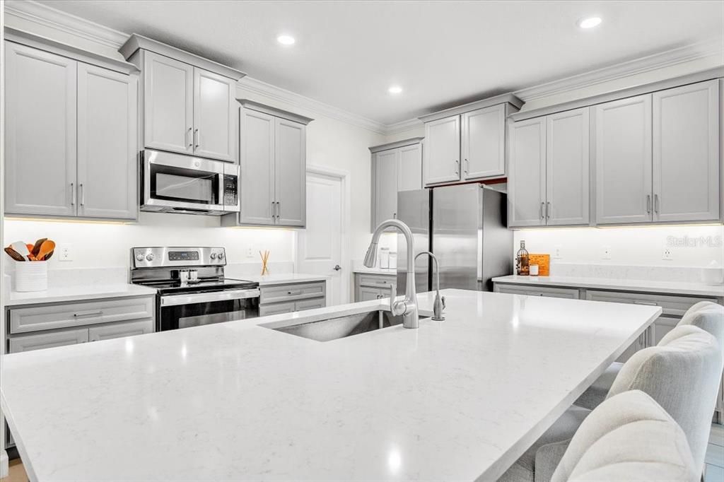 Active With Contract: $474,900 (3 beds, 2 baths, 2129 Square Feet)