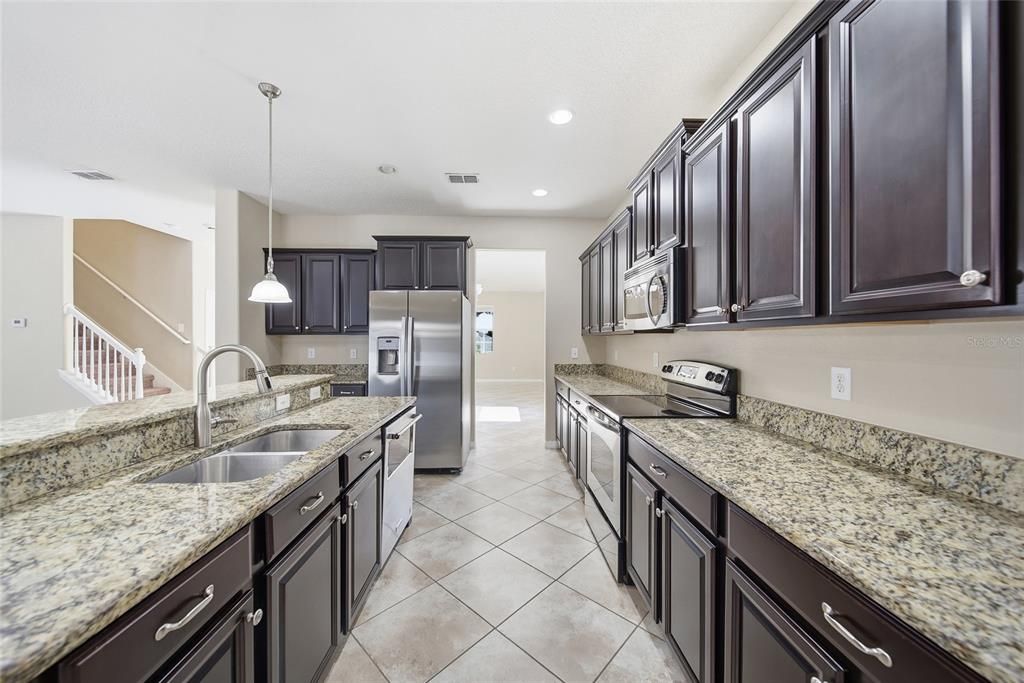 For Rent: $3,995 (7 beds, 4 baths, 4054 Square Feet)