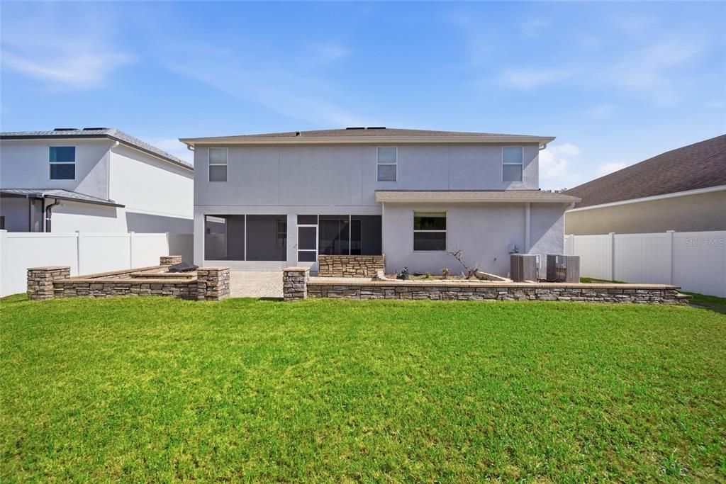 For Rent: $3,995 (7 beds, 4 baths, 4054 Square Feet)