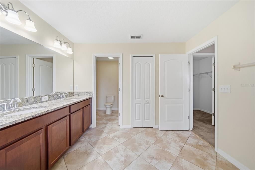 For Rent: $3,995 (7 beds, 4 baths, 4054 Square Feet)