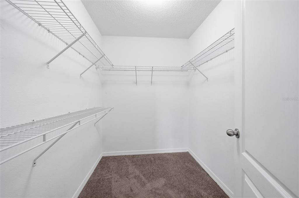 For Rent: $3,995 (7 beds, 4 baths, 4054 Square Feet)