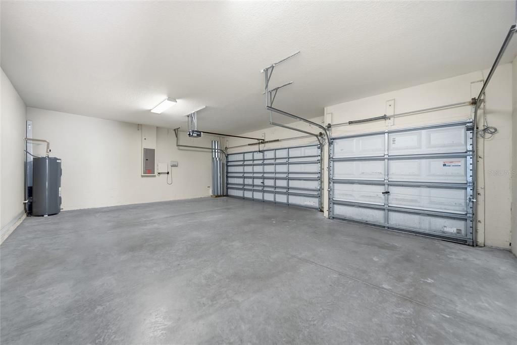 For Rent: $3,995 (7 beds, 4 baths, 4054 Square Feet)