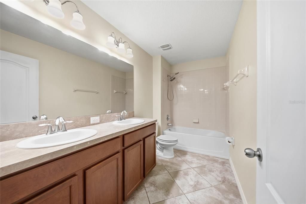 For Rent: $3,995 (7 beds, 4 baths, 4054 Square Feet)
