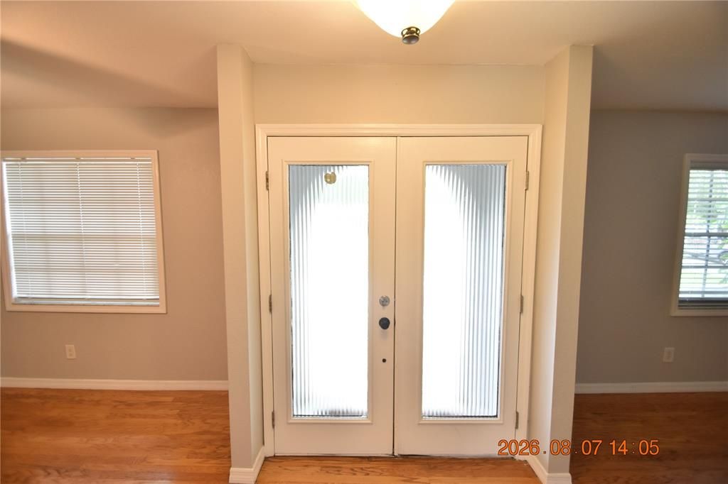 For Rent: $2,450 (3 beds, 2 baths, 1858 Square Feet)