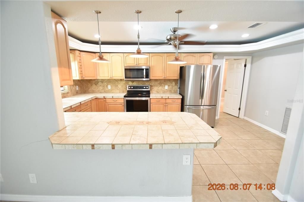 For Rent: $2,450 (3 beds, 2 baths, 1858 Square Feet)
