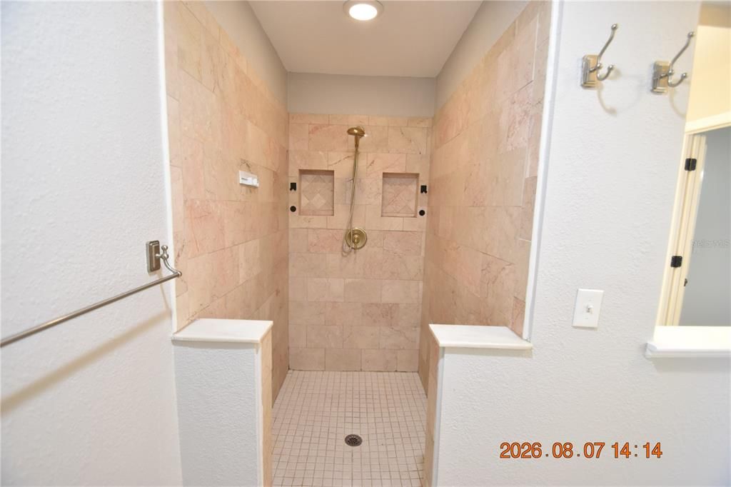 For Rent: $2,450 (3 beds, 2 baths, 1858 Square Feet)