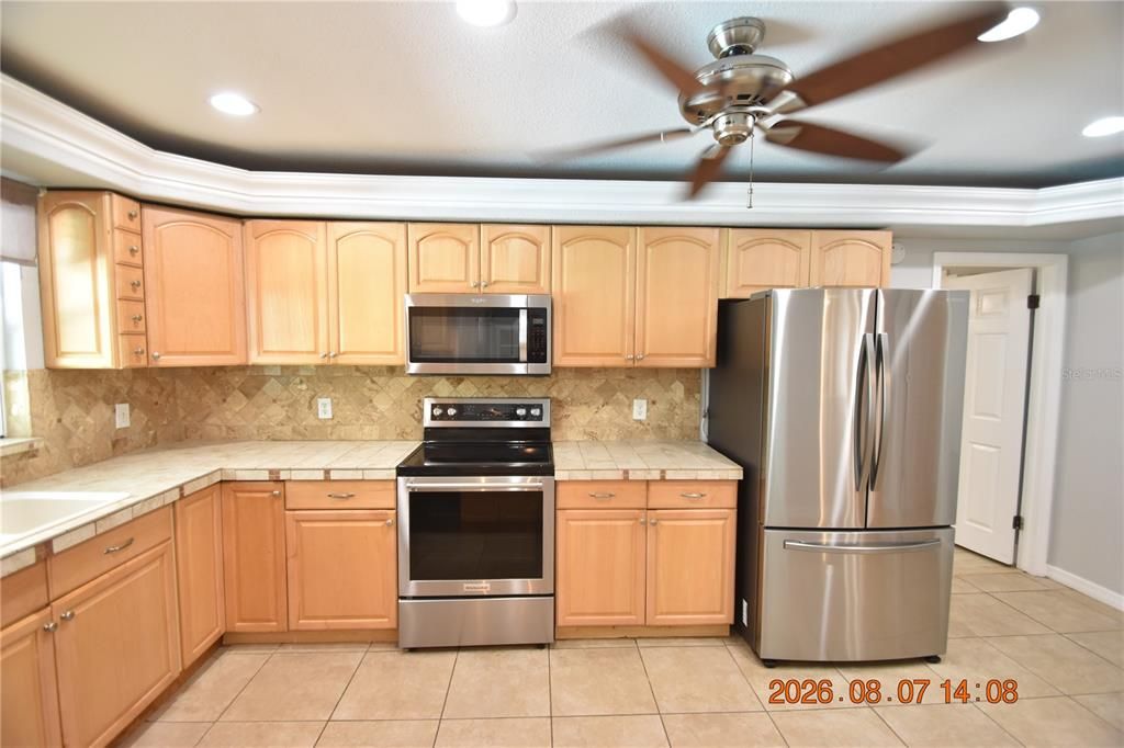 For Rent: $2,450 (3 beds, 2 baths, 1858 Square Feet)