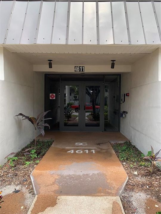 For Rent: $1,700 (2 beds, 2 baths, 938 Square Feet)
