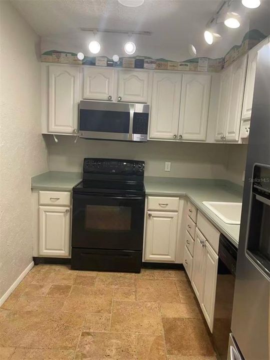 For Rent: $1,700 (2 beds, 2 baths, 938 Square Feet)
