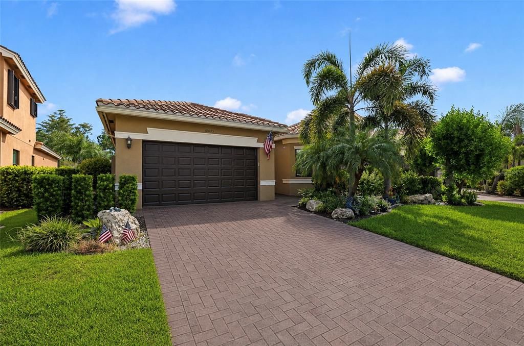 For Sale: $734,900 (3 beds, 3 baths, 2484 Square Feet)