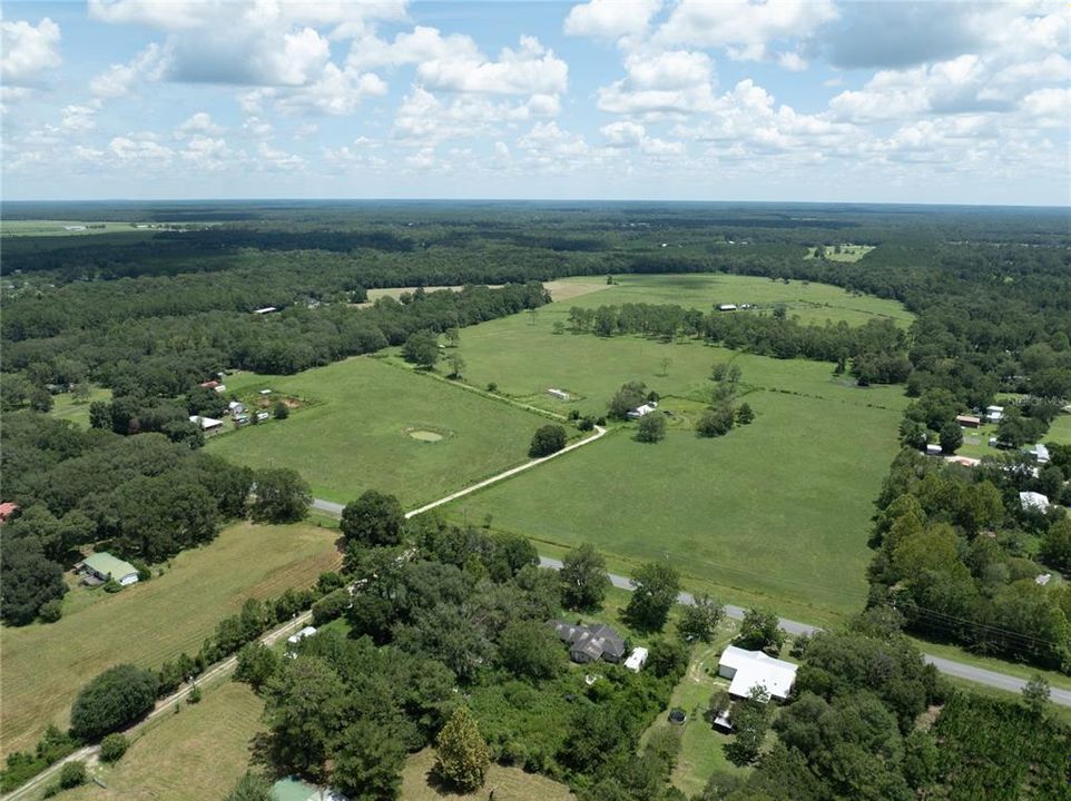 待售: $1,100,000 (121.85 acres)