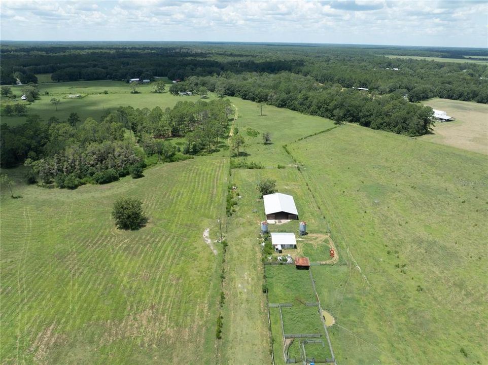 待售: $1,100,000 (121.85 acres)