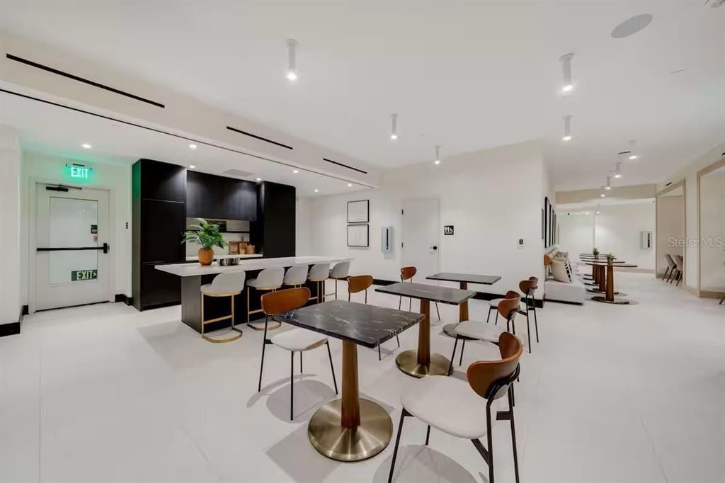 For Sale: $490,000 (1 beds, 1 baths, 530 Square Feet)